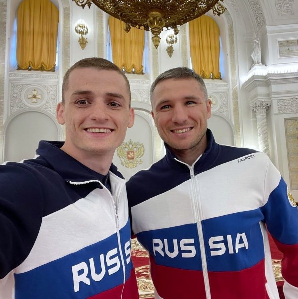 Слева направо: Глеб БАКШИ и капитан боксерской сборной ОКР Андрей ЗАМКОВОЙ.