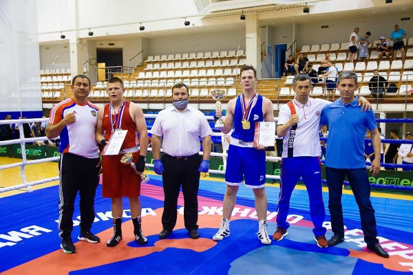 Победитель турнира в весовой категории до 90 кг - Сергей КРАВЧУК (Республика Адыгея).